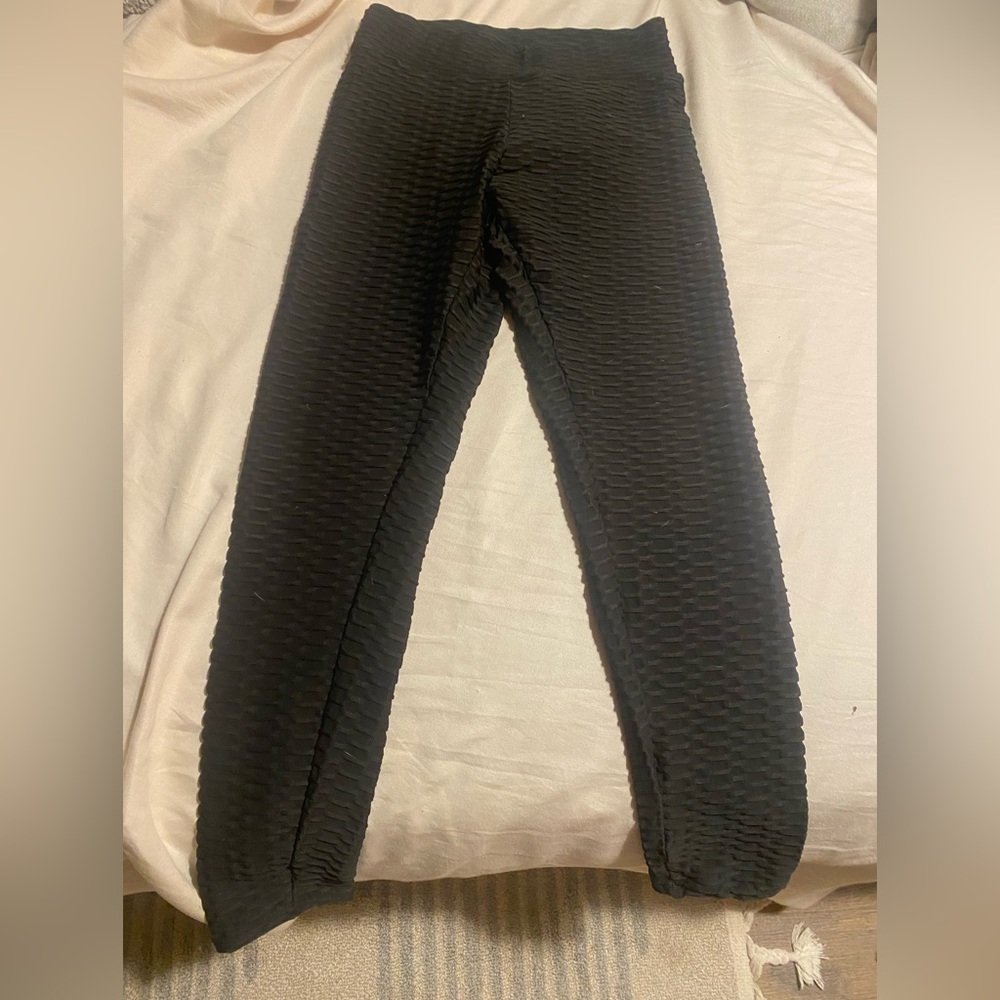 Black scrunch butt lifting leggings size small from Amazon